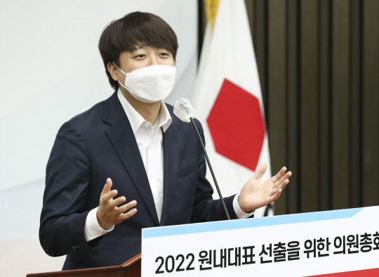 이준석 국민의힘 대표가 지난 8일 국회에서 열린 의원총회에서 발언하고 있다. 국회사진기자단=연합뉴스